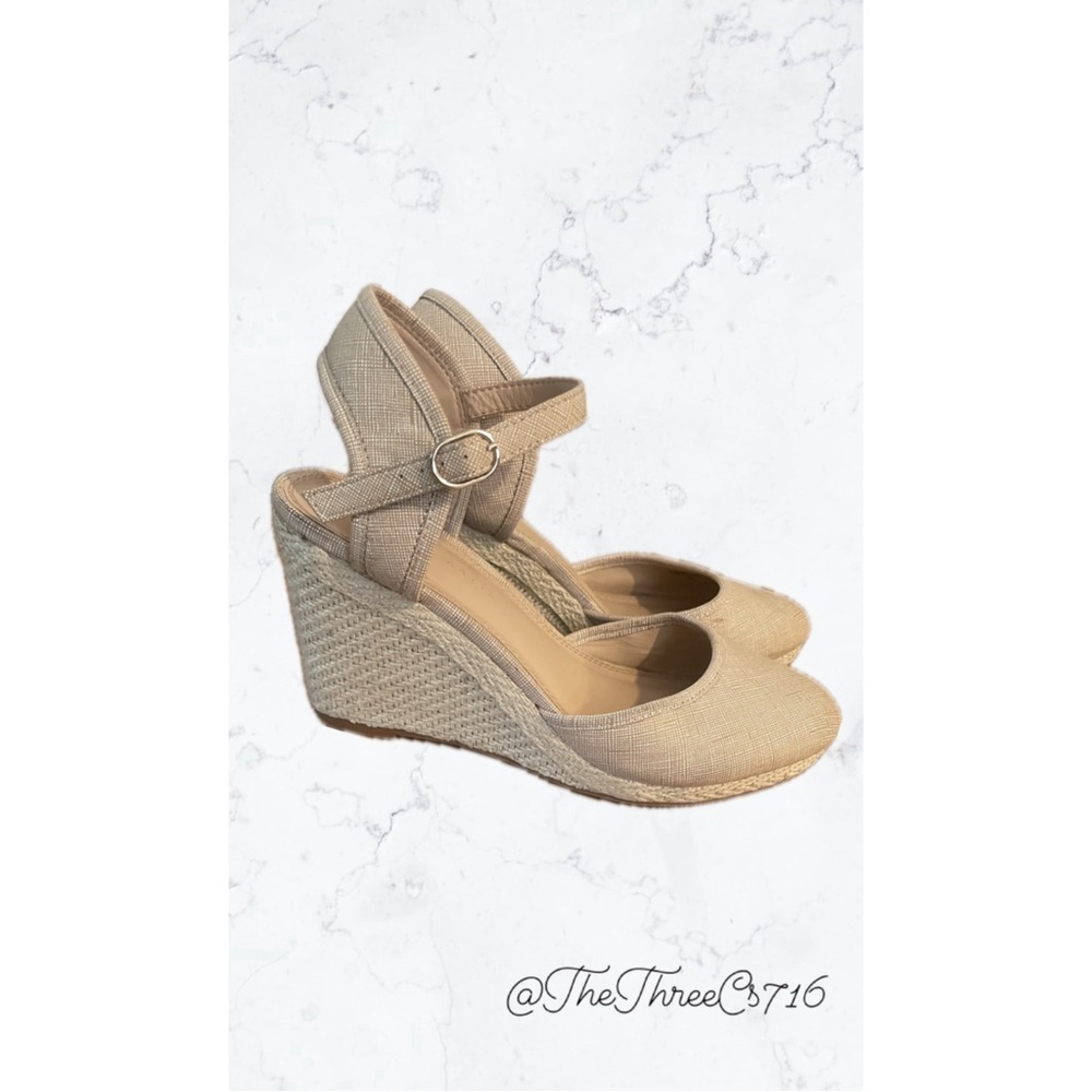 Women’s Size 10M Kelly & Katie Beige Wedge Sandal Closed Toe